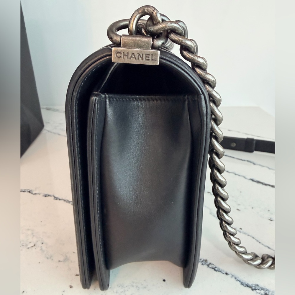 Chanel Black Chevron Medium Boy Bag Silver Hardware Like New - Picture 4 of 13